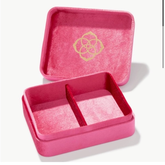New Tags Kendra Scott Mattie Soft Velvet Jewelry Box Case: Barbie Bright Pink - Picture 2 of 6